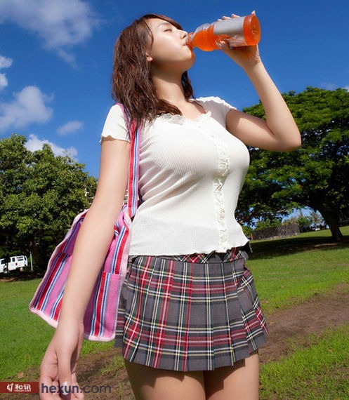 组图:日版<em>瑶瑶童颜巨乳</em>走红网络-奢侈品频道-和