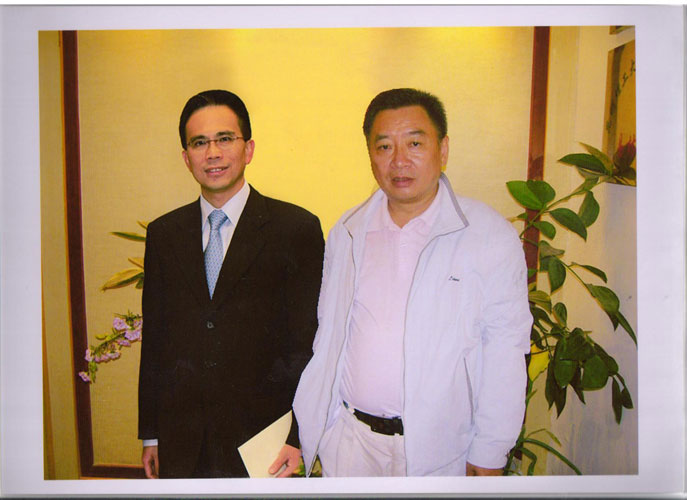 李嘉诚首谈分家产:股票给长子李泽钜 现金给次