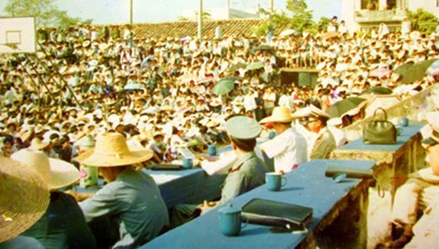 八十年代公审枪决强奸犯全过程(组图)