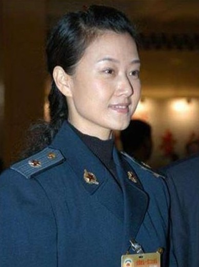盘点官位显赫的美女明星:<em>宋祖英</em>是<em>女将军</em>(组图