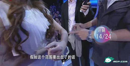 热议:非诚勿扰<em>美女</em>嘉宾现场<em>脱丝袜</em>为男嘉宾示