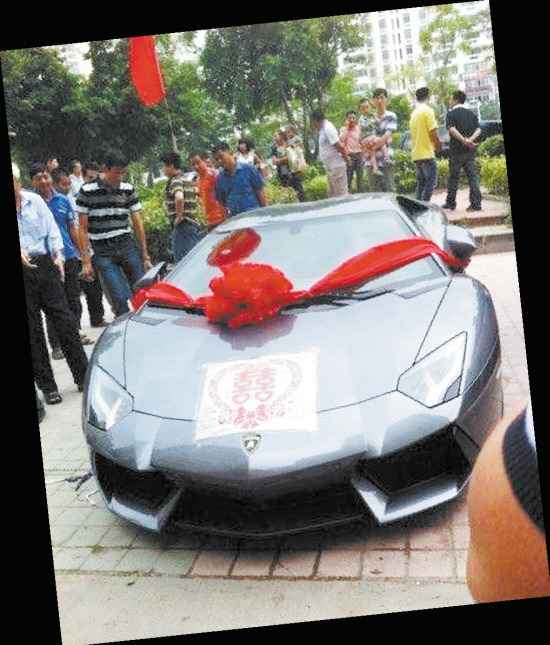 福建晋江一<em>老板</em>嫁<em>女儿送</em>价值超2亿嫁妆(组图)