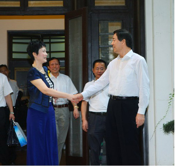 组图:红二代<em>电力一姐</em>李小琳的奢华时尚经-奢