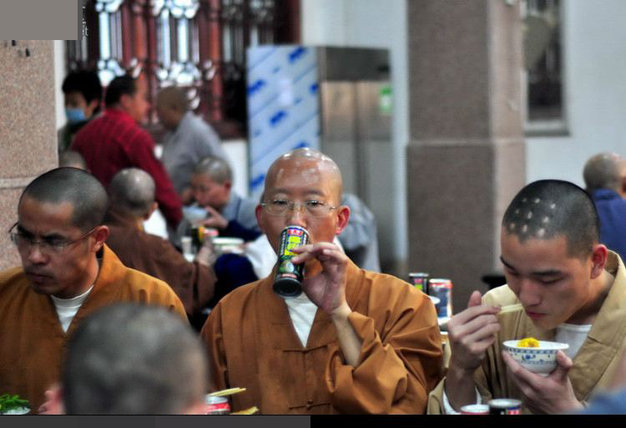 惊了!寺庙僧人年夜饭的