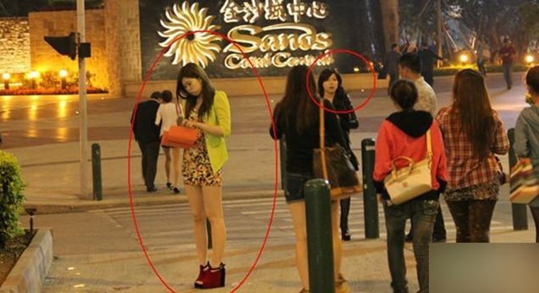 实拍<em>澳门</em>街头失足<em>女</em>疯狂拉客