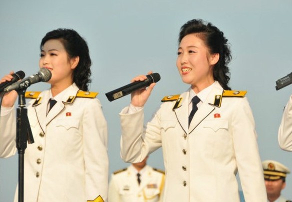 朝鲜海军文工团曝光 <em>女兵</em>载歌载舞多才多艺(组