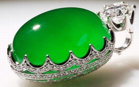 10亿元天价翡翠引杨丽萍亮相武汉 特种兵押运