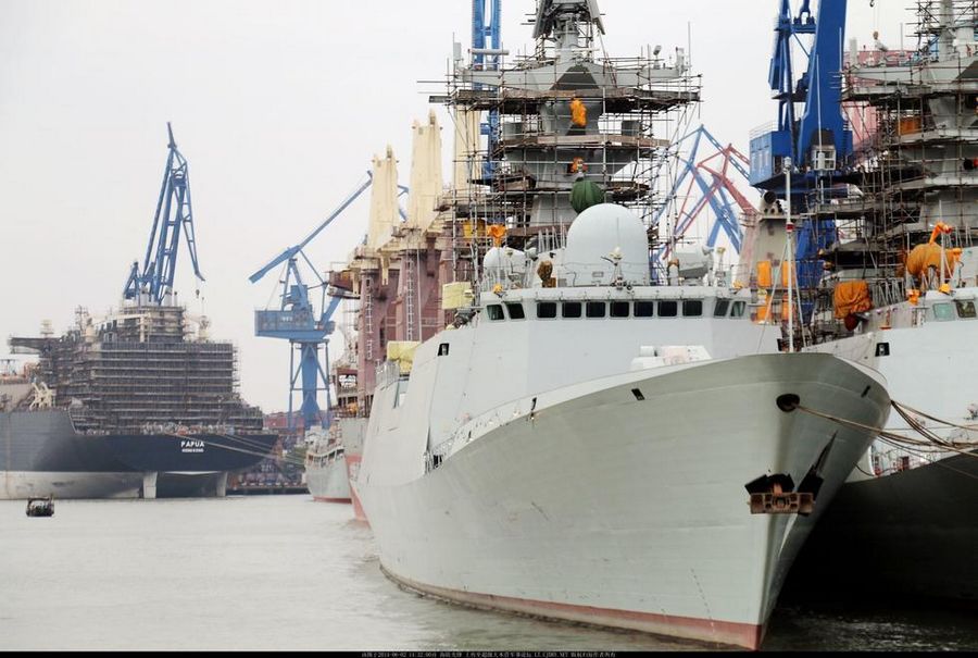 组图:中国船厂端午加班加点造军舰 052D昆明舰