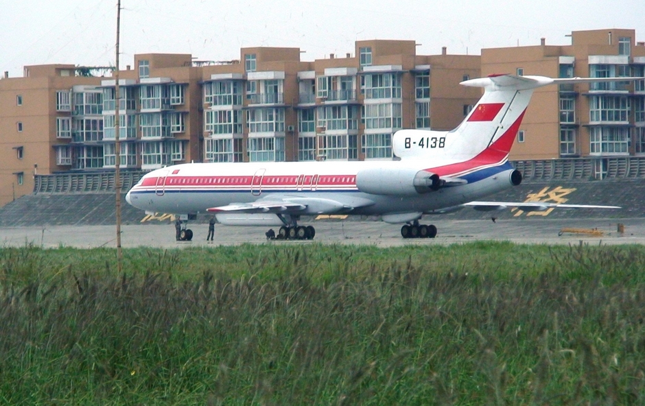 日本F15对中国图154做危险动作 最近距离约3