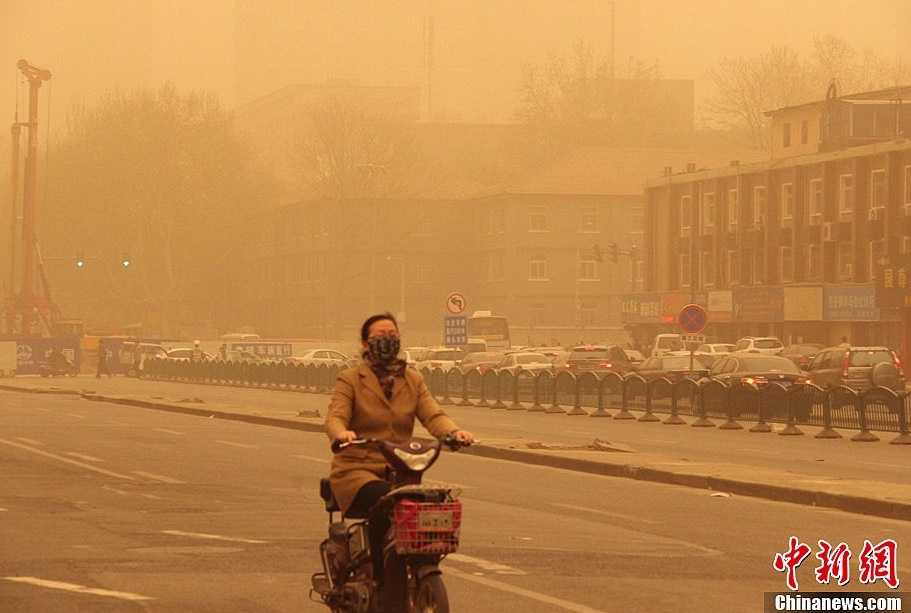 西安遭遇强沙尘暴