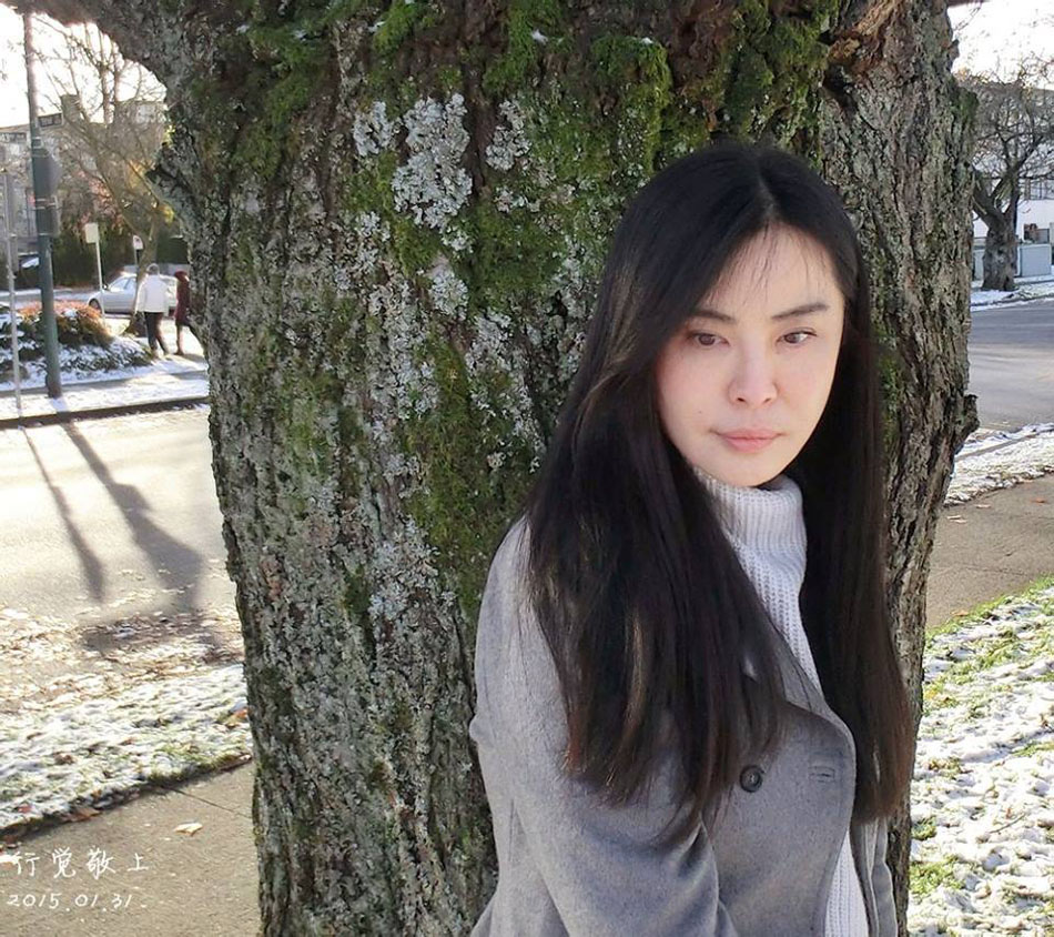 王祖贤晒48岁生日照 不老美魔女给粉丝派福利