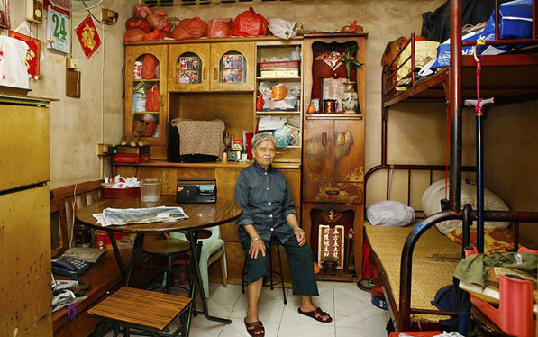 揭秘香港蚁居生活:近半数人买不起房(组图)