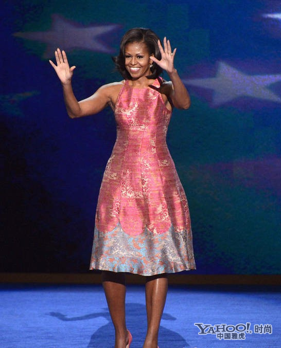 组图:美国第一夫人米歇尔粉嫩裙装抢镜