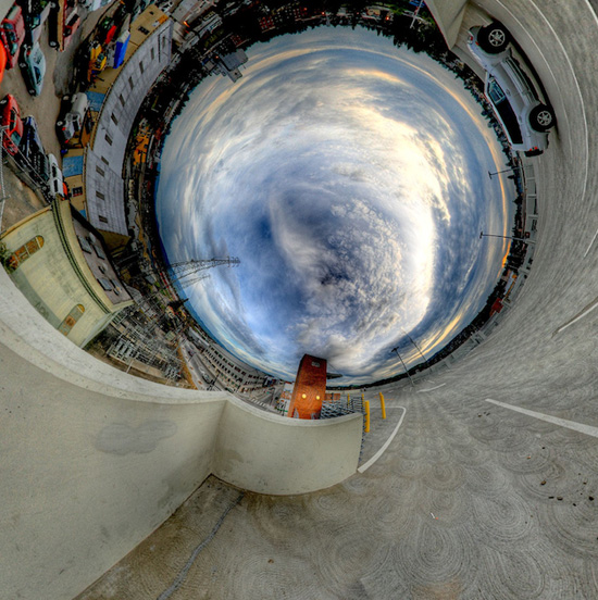 观念摄影展示奇异扭曲世界:地平线旋转360度