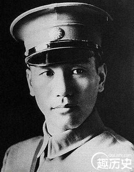 想当年,蒋委员长也是风流倜傥啊!不然怎么去迷倒宋美龄?(来源:趣历史)
