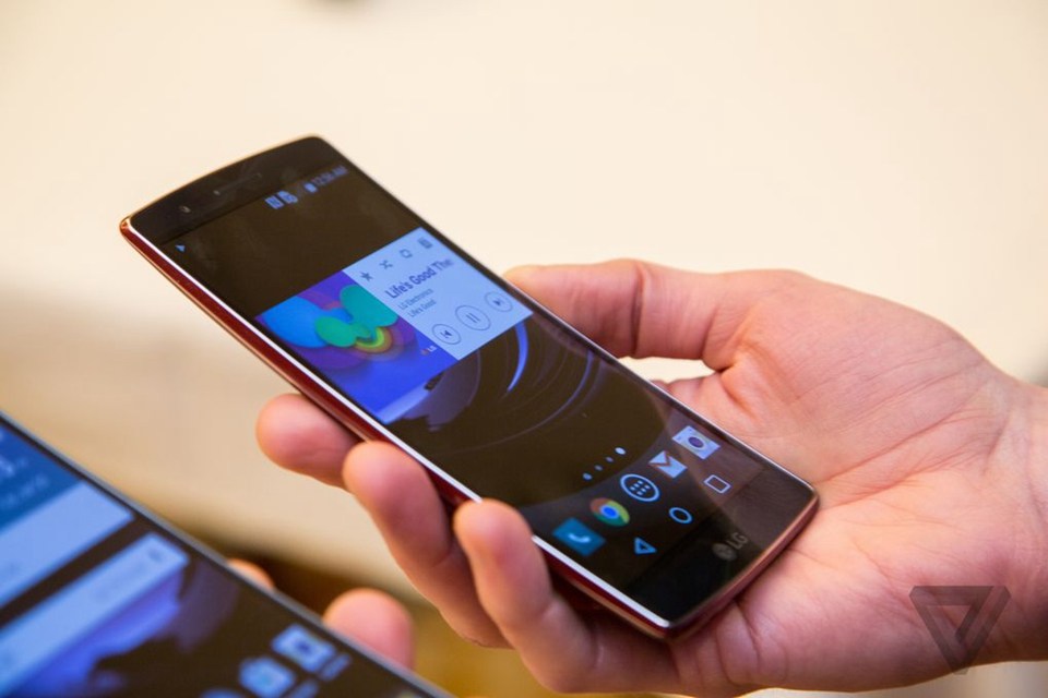 组图:lg第二代曲面屏手机g flex 2上手